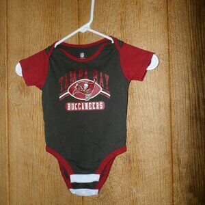 NEW  NFL Tampa Bay Buccaneers infant Boy's Bodysuit size 18 Months